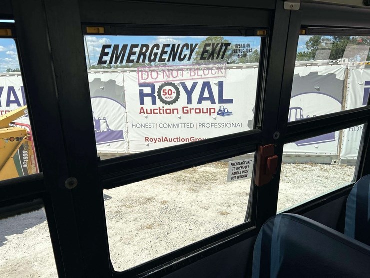 2007-freightliner-b2-image-24