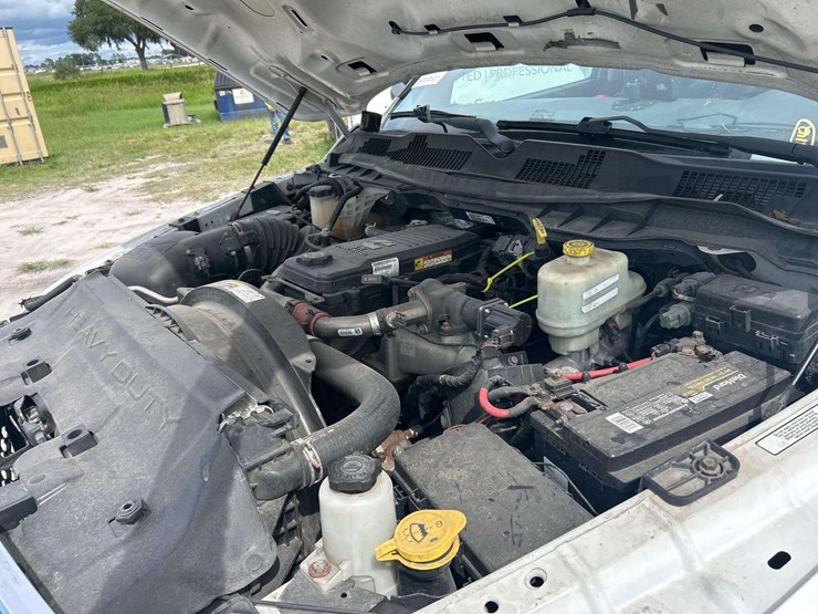 2015-ram-5500-versalift-sst-40ne-40ft-sign-bucket-truck-image-7