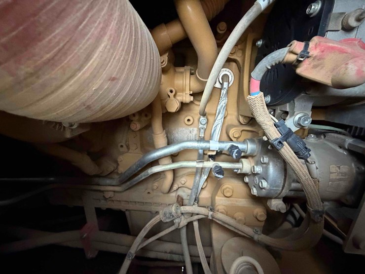 2022-caterpillar-963-lgp-image-19