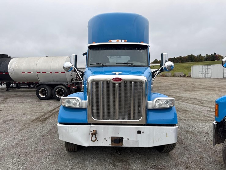2018-peterbilt-567-image-4