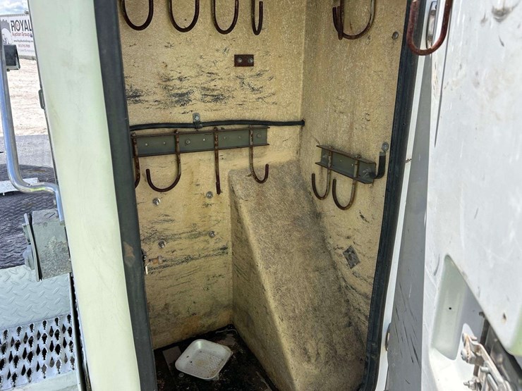 2006-ford-f550-image-28