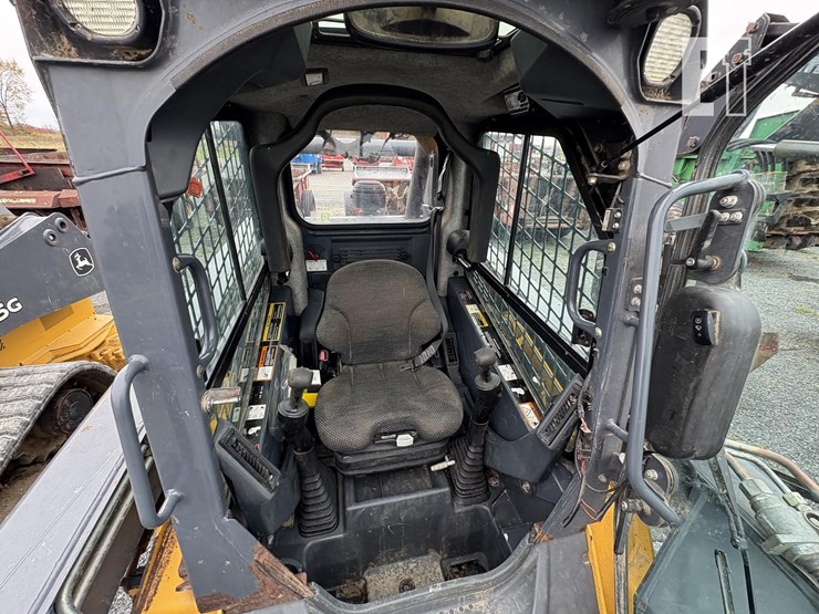 2015-deere-326e-image-12