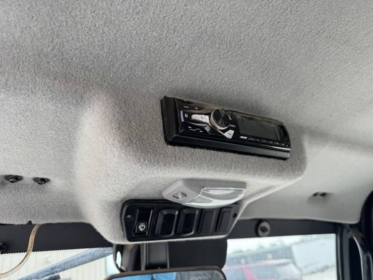 2023-kubota-rtv-x1100c-image-7