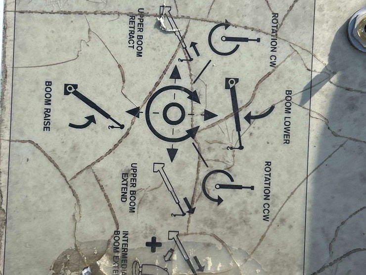 2007-gmc-c8500-altec-dm47-47ft-digger-derrick-truck-image-29