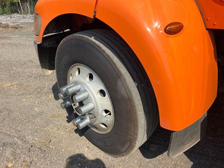 2016-peterbilt-pb337-flatbed-truck-image-24