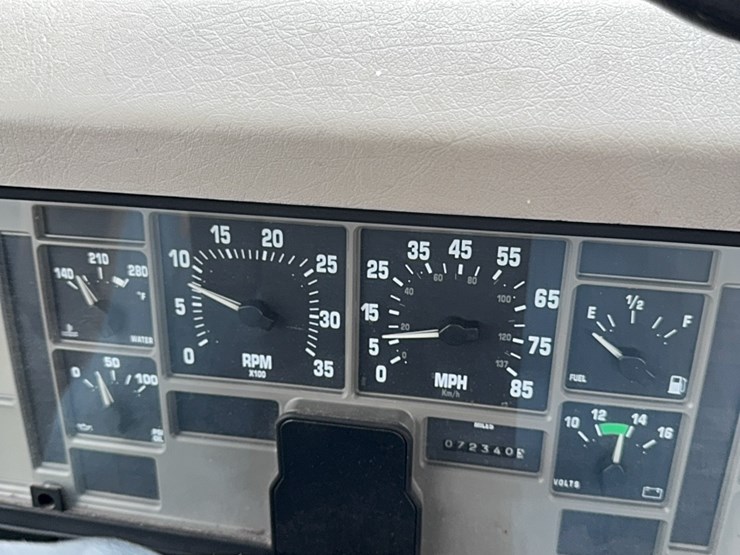 2001-international-4700-image-18