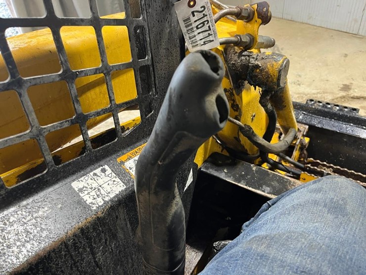 john-deere-317-image-21