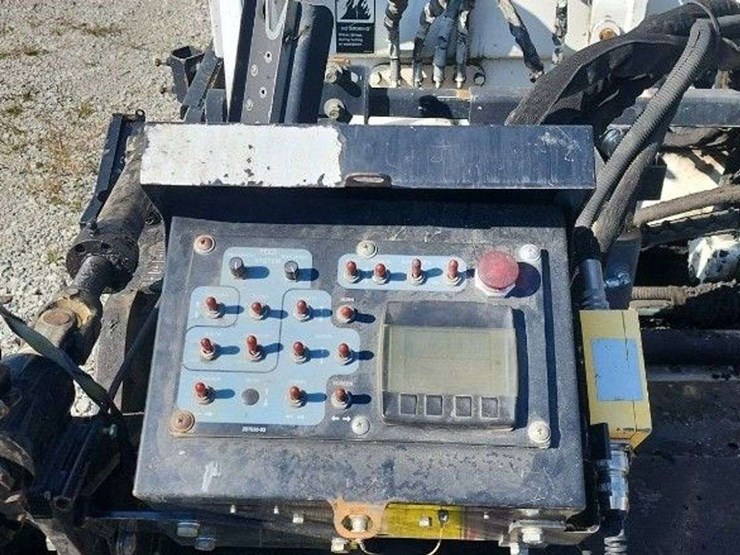 2017-roadtec-wheel-asphalt-paver-w/omini4-image-8