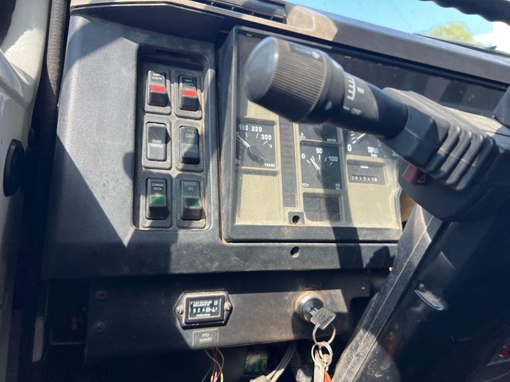 2001-international-4700-image-45