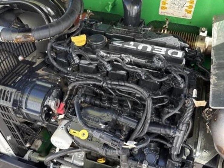 2017-genie-telescopic-material-handler-image-18