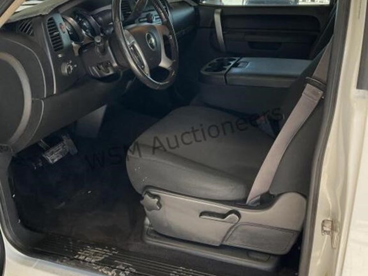 2013-chevrolet-silverado-1500-image-21