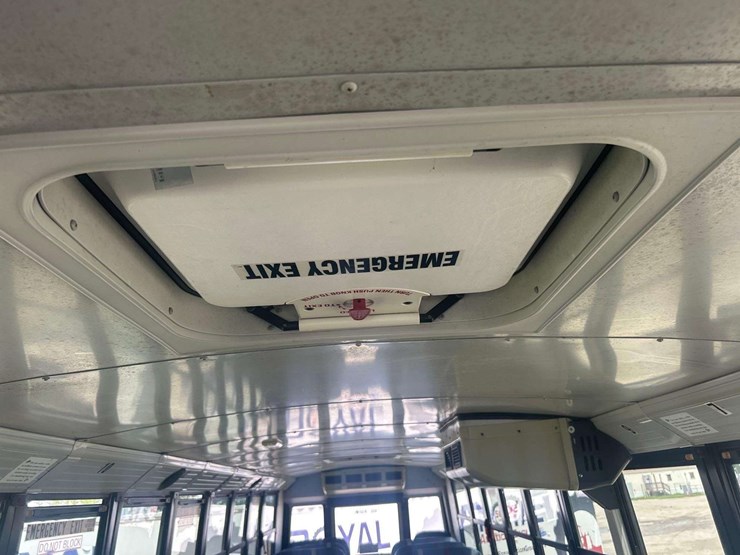 2009-freightliner-b2-image-17