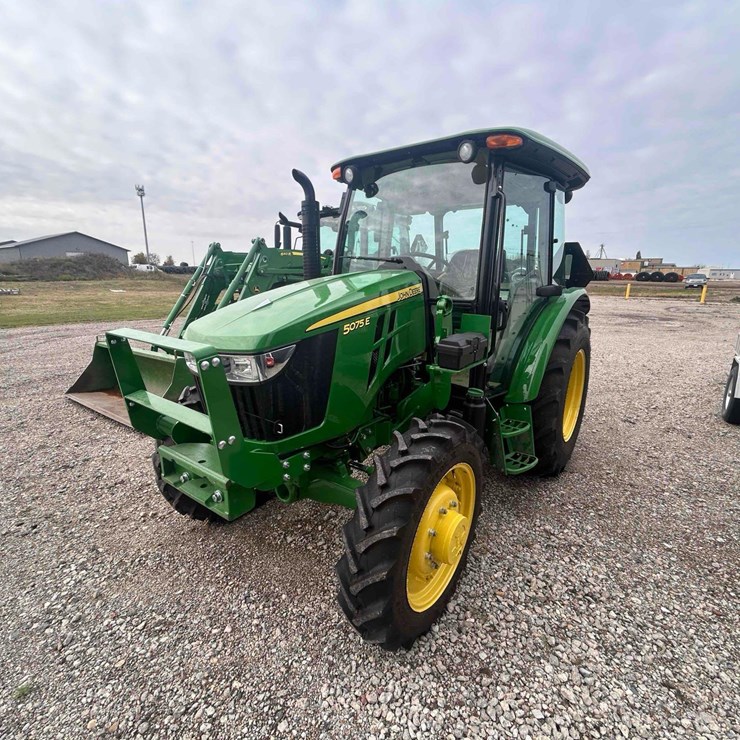 2021 JOHN DEERE 5075E