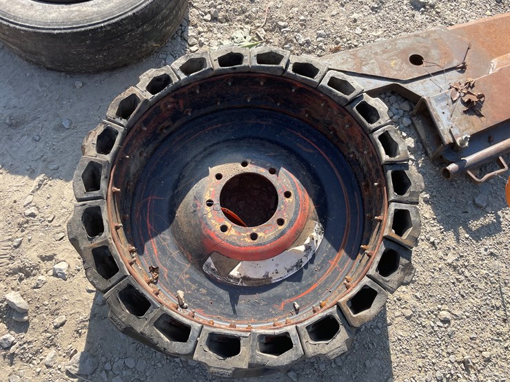 #1026-•-solid-skidsteer-wheel-and-tire-image-2