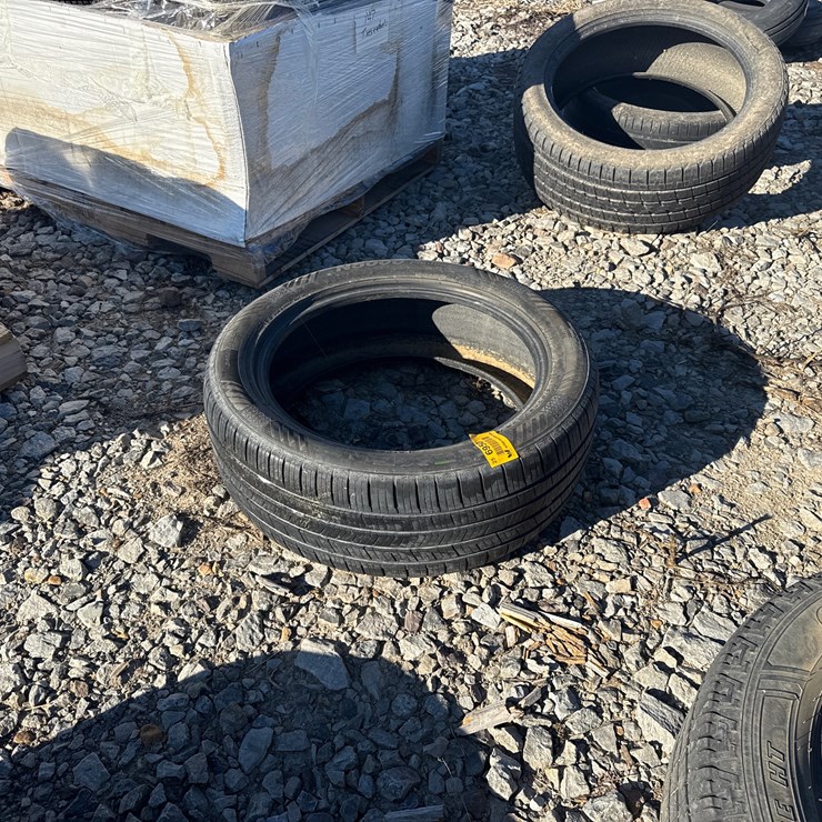 #6950 • (1) 245/50R20 Tire Inv# 6950
