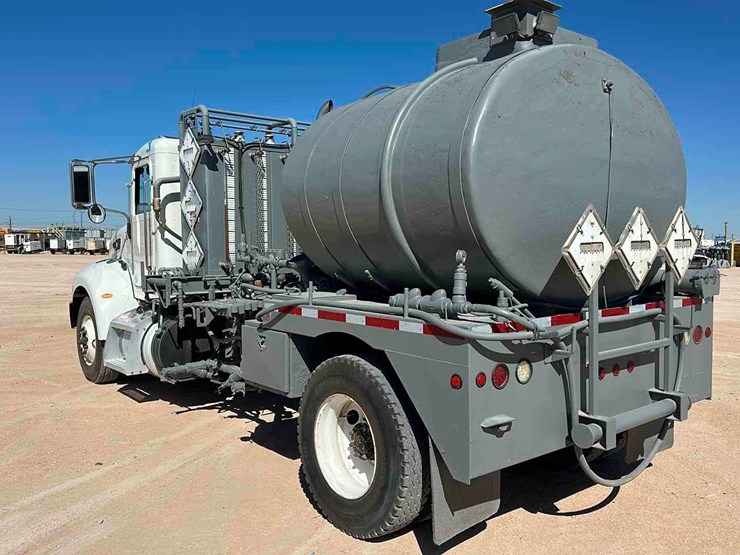 2013-peterbilt-337-image-4