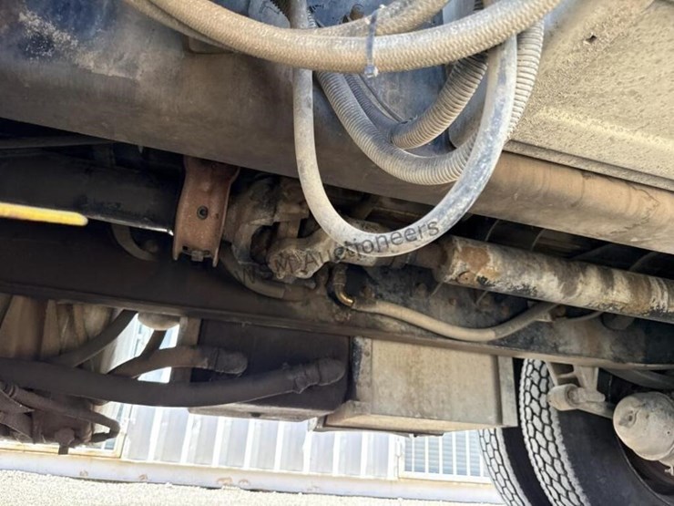 international-9400-image-17