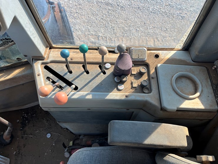 1989-ford-846-image-25