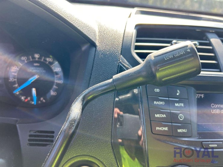 2018-ford-explorer-image-15