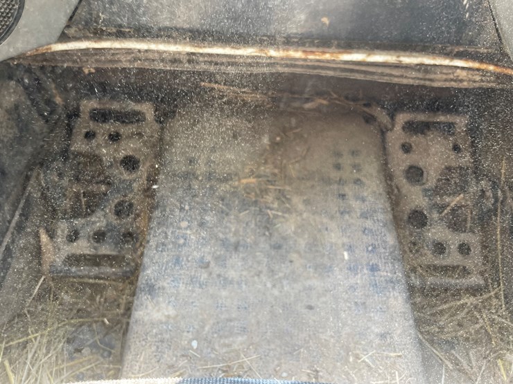 2011-bobcat-s650-image-31