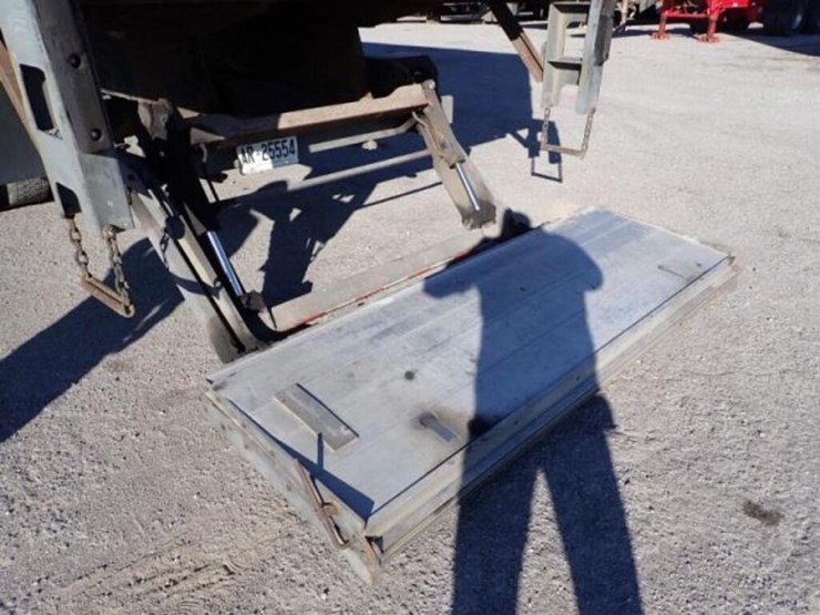 2014-freightliner-business-class-m2-106-image-54