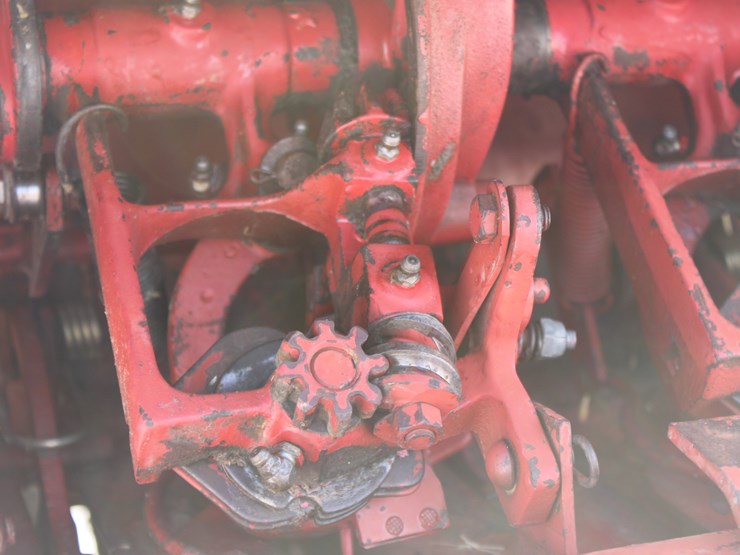 new-holland-315-image-24