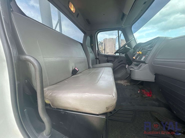 2012-freightliner-m2-106-asphalt-pothole-patcher-truck-image-36