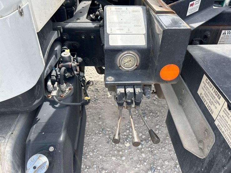 2018-freightliner-m2-106-lay-flat-roll-back-truck-image-19