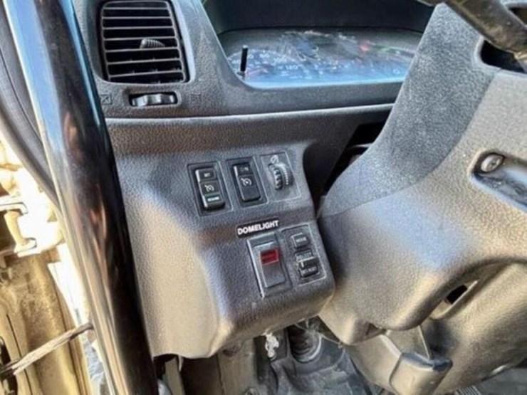 2010-hino-258-image-70