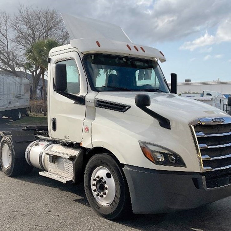 2019 FREIGHTLINER CASCADIA 126