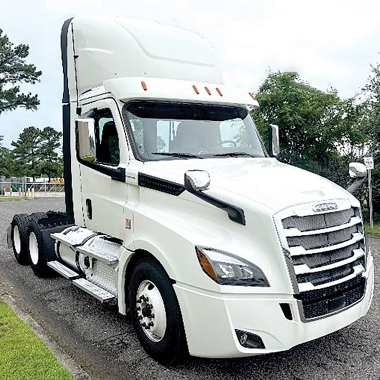 FREIGHTLINER CASCADIA 126