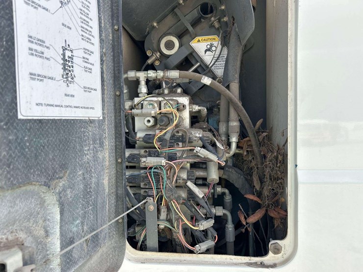 2020-freightliner-m2-106-elgin-eagle-series-4mf-street-sweeper-truck-image-25