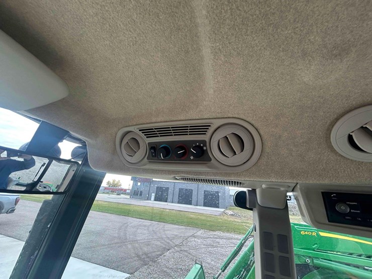 2021-john-deere-5075e-image-29