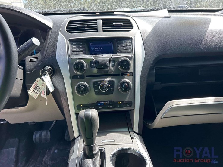 2014-ford-explorer-image-18