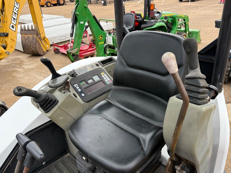 2013-bobcat-e35-image-19