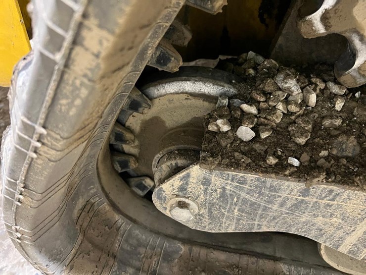 2023-new-holland-c332-image-19