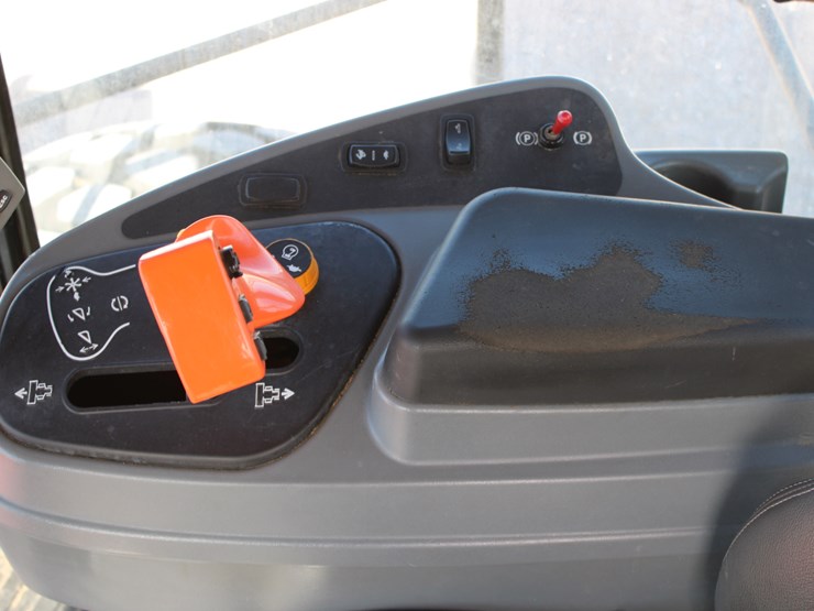 #2065-•-#2065---mf-hesston-wr-9770-swather-image-89