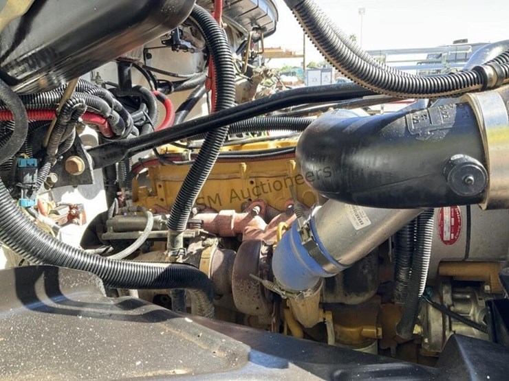 2003-freightliner-fl80-image-16