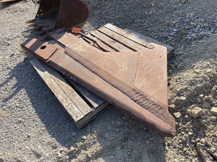 #1035-•-vermeer-cable-plow-blade-image-1