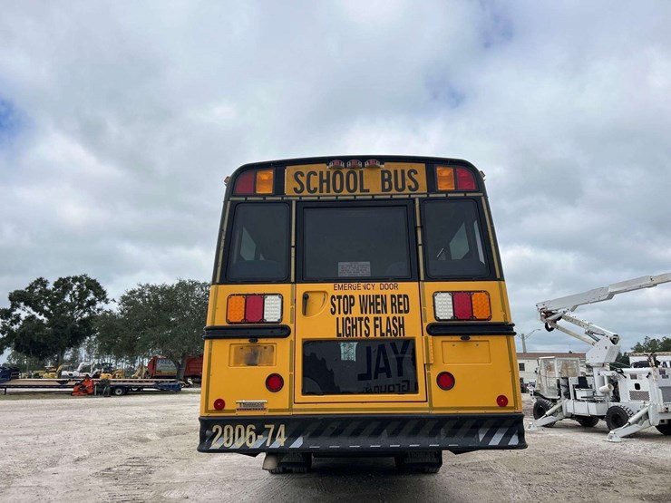 2007-freightliner-b2-image-35