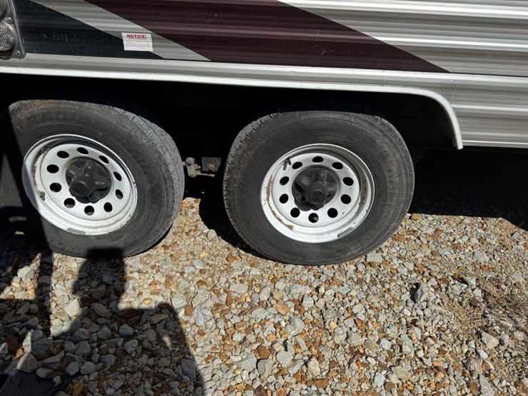 #4619-•-2018-forrest-river-grey-wolf-super-lite-camper-image-4