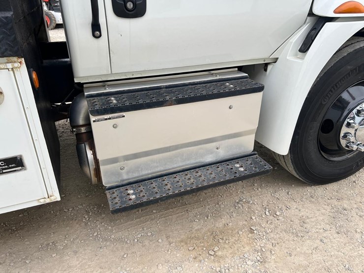 2017-international-durastar-4300-image-25