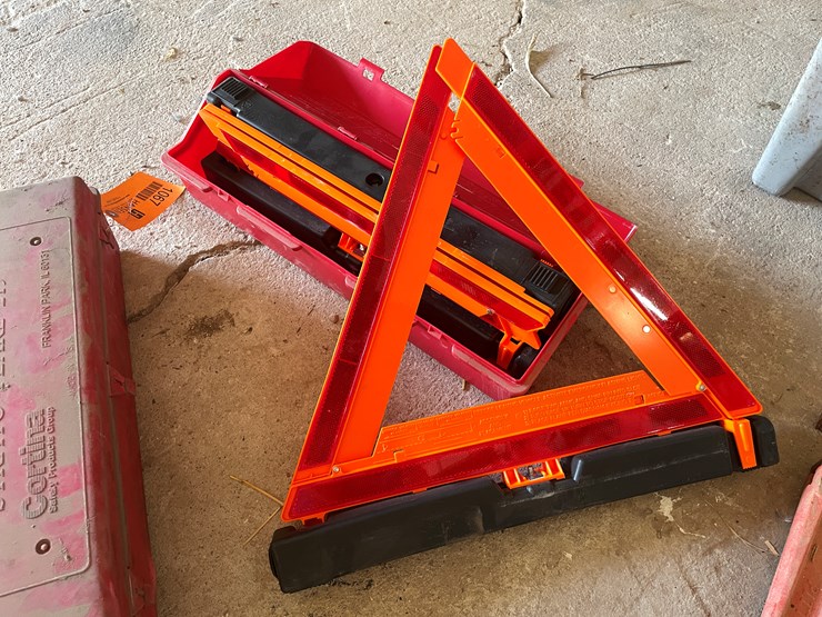 #1067-•-(2)-road-triangle-kits-image-4