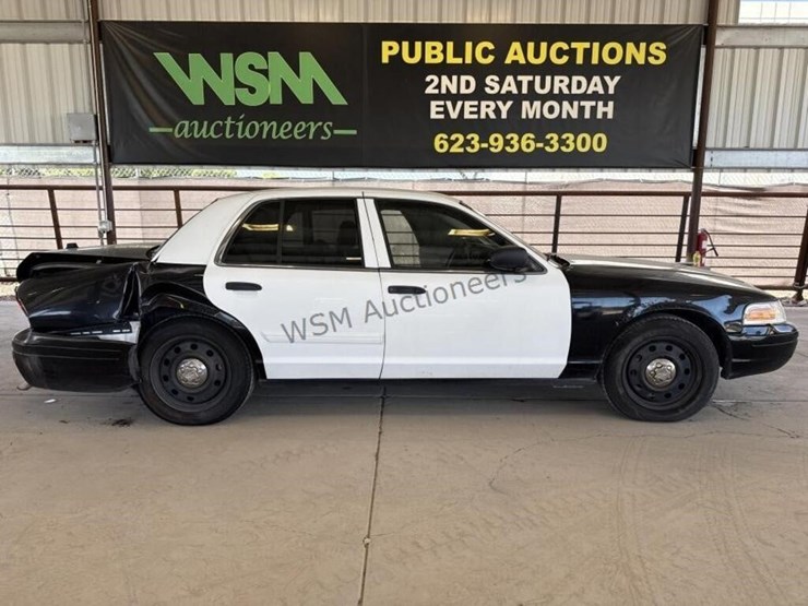 2009-ford-crown-victoria-sdn-image-1