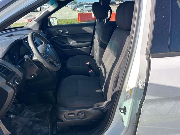 2016-ford-explorer-image-14