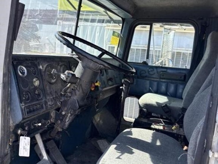 international-9400-image-38