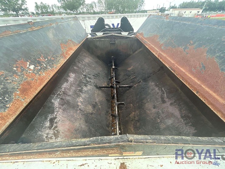 2012-freightliner-m2-106-asphalt-pothole-patcher-truck-image-25