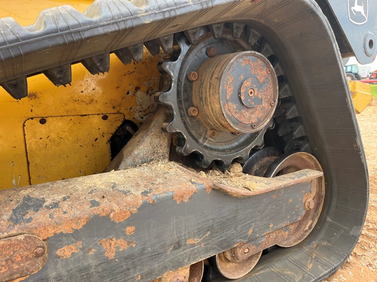 2010-deere-333d-image-11