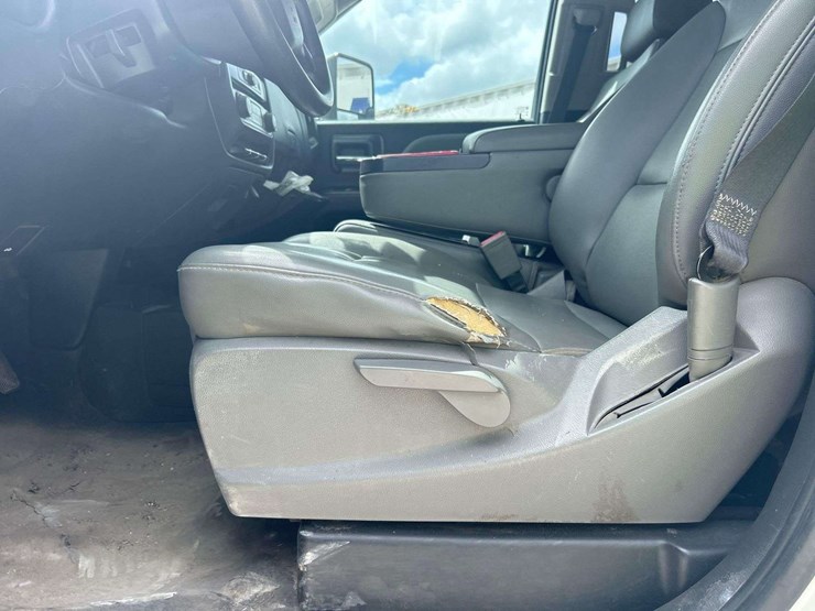 2019-chevrolet-silverado-image-11