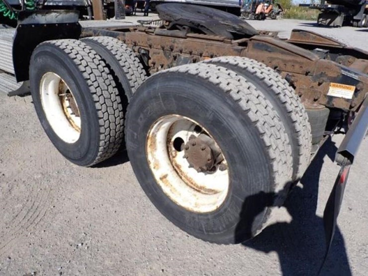 2010-freightliner-cascadia-t/a-hiway-tractor---day-image-46